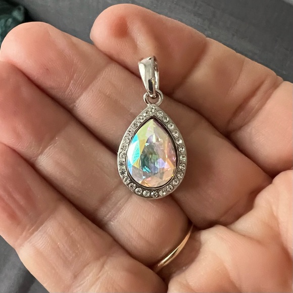 So pretty Silver and crystal pendant surrounded by cubic zirconia stones - Picture 5 of 5